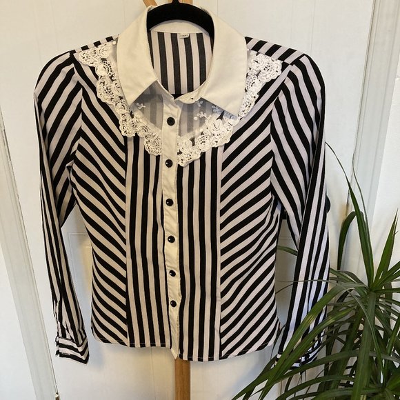 Cute blouse with stripes - Picture 1 of 5